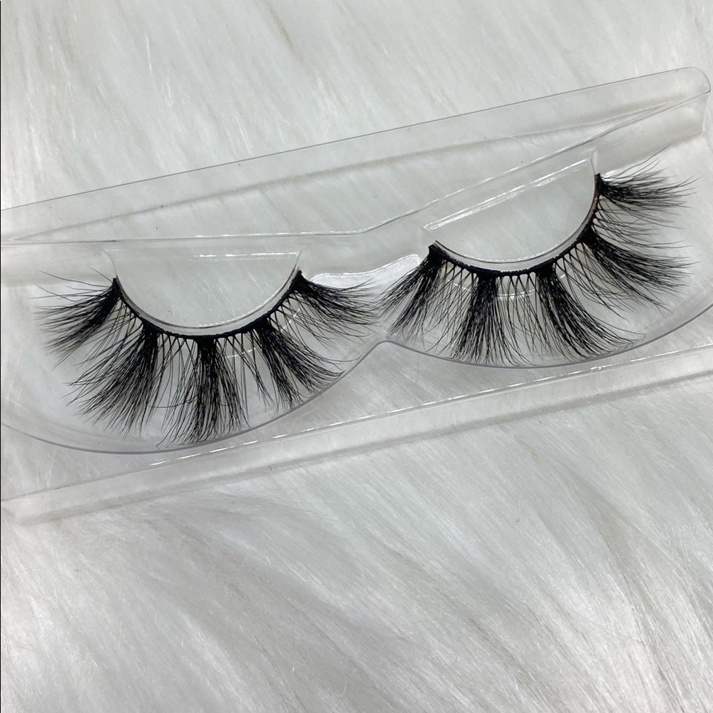 Lashes- Style: Dynamic